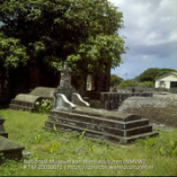 Oude graven en ruïnes van de uit 1774 daterende Nederlands Hervormde Kerk (Sint Eustatius) (Collectie Wereldculturen, TM-20030071), Lawson, Boy (1925-1992)