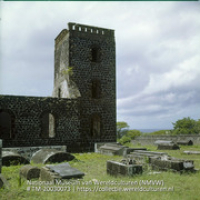 Oude graven en ruïnes van de uit 1774 daterende Nederlands Hervormde Kerk (Sint Eustatius) (Collectie Wereldculturen, TM-20030073), Lawson, Boy (1925-1992)