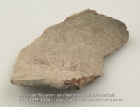 Fragment van een aardewerken urn (Collectie Wereldculturen, TM-2344-206a)