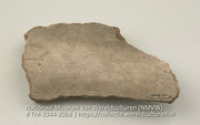 Fragment van een aardewerken urn (Collectie Wereldculturen, TM-2344-206d)