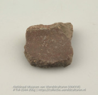 Fragment van een aardewerken urn (Collectie Wereldculturen, TM-2344-206g)