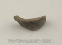 Aardewerken fragment met aansluitend stuk (Collectie Wereldculturen, TM-2344-215a)