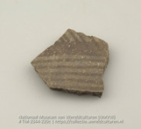 Aardewerken fragment met resten van beschildering (Collectie Wereldculturen, TM-2344-229c)