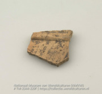 Aardewerken fragment met resten van beschildering (Collectie Wereldculturen, TM-2344-229f)