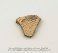 Aardewerken fragment met resten van beschildering (Collectie Wereldculturen, TM-2344-229j)