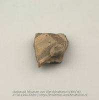 Aardewerken fragment met resten van beschildering (Collectie Wereldculturen, TM-2344-229m)