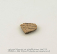 Aardewerken fragment met resten van beschildering (Collectie Wereldculturen, TM-2344-229r)