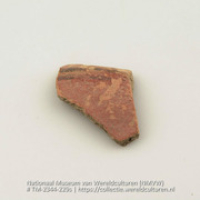 Aardewerken fragment met resten van beschildering (Collectie Wereldculturen, TM-2344-229s)