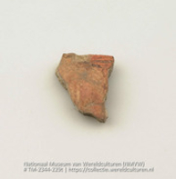 Aardewerken fragment met resten van beschildering (Collectie Wereldculturen, TM-2344-229t)