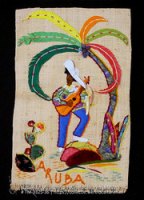 Raffia wandversiering met een afbeelding van een gitarist onder een palm, o.a. vervaardigd met cactusnaald (Collectie Wereldculturen, TM-3325-36)
