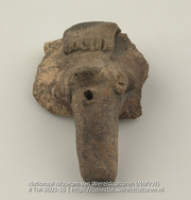 Poot van een aardewerken schaal met dierfiguur (Collectie Wereldculturen, TM-3603-16)