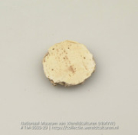 Schijf van schelp (Collectie Wereldculturen, TM-3603-29)