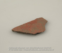 Fragment van een aardewerken pot met beschildering (Collectie Wereldculturen, TM-3603-36b)