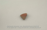 Fragment van een aardewerken pot met beschildering (Collectie Wereldculturen, TM-3603-36c)