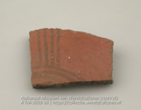Fragment van een aardewerken pot met beschildering (Collectie Wereldculturen, TM-3603-38)