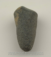 Kegelvormige stenen wrijfsteen (Collectie Wereldculturen, TM-3603-6)