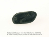 Steen uit de prehistorie, vermoedelijk een wrijfsteen (Collectie Wereldculturen, TM-H-2888k)